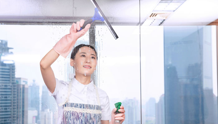 玻璃怎样才能擦干净透明 如何将玻璃擦干净透明 玻璃怎样才能擦干净透明 如何将玻璃擦干净透明