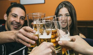 吃什么可以解酒最快简单（吃什么能最快解酒）