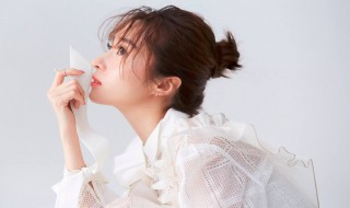 形容女子气质清雅的短句 形容女子气质清雅的短句英语