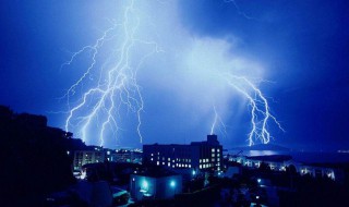 梦见打雷下雨 梦见打雷下雨电闪雷鸣是什么意思