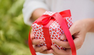 情人节送老婆什么礼物 情人节送老婆什么礼物最浪漫