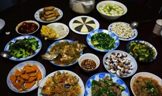 和朋友吃饭发朋友圈的好句子 和朋友吃饭发朋友圈的好句子搞笑