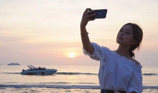 不能陪老妈旅游的心情短语（女儿陪老妈旅游的心情短语）