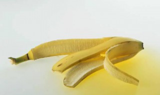 香蕉皮擦脸的正确方法（香蕉皮擦脸的正确方法图片）