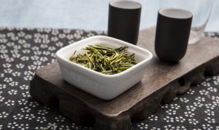 茶叶选购的基本技巧（茶叶选购的基本技巧是( A一看二闻B一看二尝C一闻二喝）