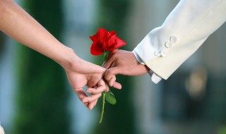 送花给女朋友写点什么好呢 生日送花给女朋友写点什么好呢