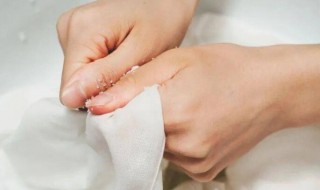 衣服上有白斑洗不去怎么办（白色衣服起斑点了怎么洗掉）