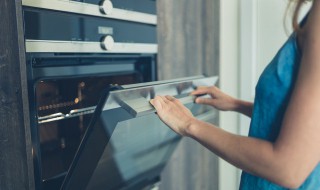 吸油纸可以放进烤箱烤吗（吸油纸可以放进烤箱里面烤吗）