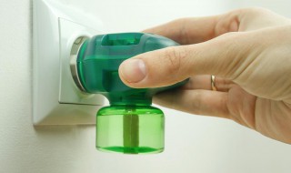 电蚊香液洒了如何清理（电蚊香液能洗掉吗）