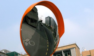 凹凸镜的作用和用途 凹凸镜的作用和用途近视