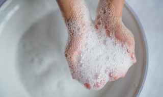 如何让发黄的硅胶手机壳变白（如何让发黄的硅胶手机壳变白色）