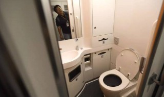 和谐号厕所在哪