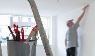 去除门上水泥的妙招（如何去除门上的水泥）