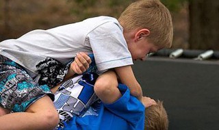 梦到打架见血什么意思（梦见打架见血什么意思）