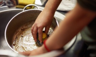 如何清洗砂锅 如何清洗砂锅内壁