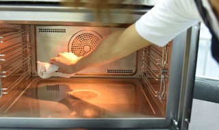 如何清洗烤箱内壁（电烤箱内壁清洁处理方法）