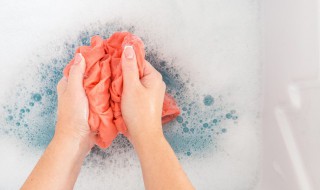 衣服受潮发霉后如何清洗 衣服受潮发霉后如何清洗