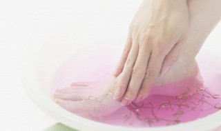 洞洞鞋会不会臭脚（为什么洞洞鞋会臭脚）