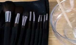 洗化妆刷浸泡多久再洗（洗了化妆刷要多久晾干）