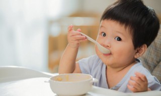 训练宝宝使用小勺的注意事项 训练宝宝使用小勺的注意事项有哪些