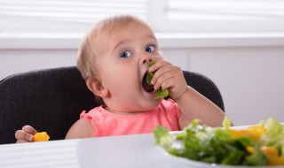 吃完饭可以躺着吗 胃病的人吃完饭可以躺着吗