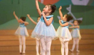 女孩子学什么舞蹈比较好 女孩子学什么舞蹈比较好?