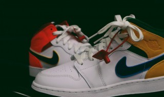 运动鞋如何清洗表面（运动鞋如何清洗表面污渍）