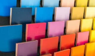 什么颜色可以调成红色（什么颜色加什么颜色可以调成红色）