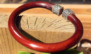 鸡血藤手镯的功效与作用 鸡血藤手镯的功效与作用及禁忌