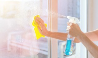 水晶玻璃和玻璃有何区别(水晶玻璃和玻璃有何区别价格)