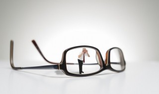 戴眼镜鼻梁会塌吗