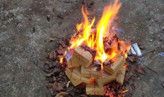 烧纸钱的讲究 烧纸钱的讲究有哪些