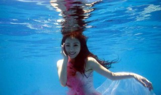 为什么有些人水里不能睁开眼睛（为什么有些人水里不能睁开眼睛睡觉）