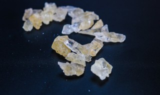 冰糖怎么做碎（怎样敲碎冰糖）