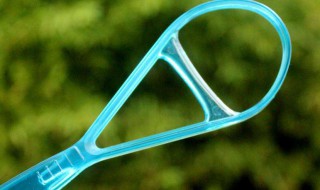 刮舌苔的最佳方法（如何刮舌苔）