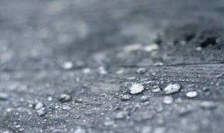 微信下雨天短语（微信下雨天短语发朋友圈）