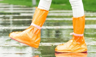 防雨胶鞋什么材质好（防雨胶鞋什么牌子质量好）