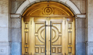 防盗门把手松动怎么调紧（防盗门把手松动怎么办）