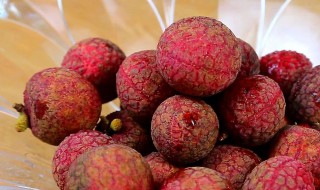 荔枝放冰箱变黑了还能吃吗（荔枝冻后外面变成黑色的能吃吗）