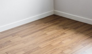 铺木地板下面垫的是什么东西 装修地板下面垫的是什么