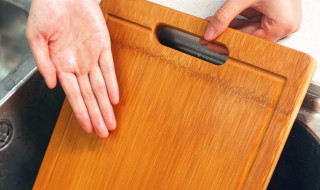 新砧板用什么油涂抹最好（新砧板用什么油涂抹最好看）