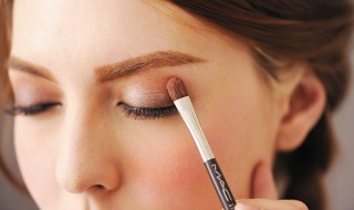 眼影飞粉是眼影不好吗（眼影飞粉对眼睛不好）