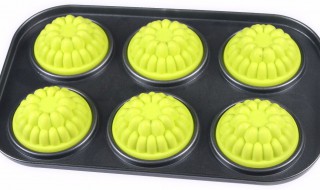 如何清洗蛋糕模具（清洗蛋糕模具的工具）