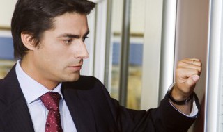 门被反锁了从里面怎么打开（门被反锁了从里面怎么打开是不是会发生什么事）