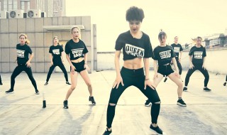 爵士舞是什么舞种（爵士舞是什么舞种类）