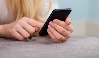 梦见手机摔碎了是什么意思 梦见手机摔碎了是什么意思换了好几个