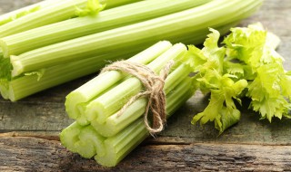 芹菜应该怎么栽（芹菜应该怎么栽种）