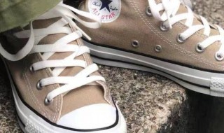 白色帆布鞋上的泥巴印怎么洗干净（白色帆布鞋泥巴怎么洗掉）