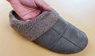 拖鞋发屎臭味怎么去除（拖鞋臭了是不是该扔了）