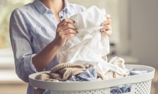 玻璃胶弄衣服上怎么去除 玻璃胶弄到衣服怎么去除